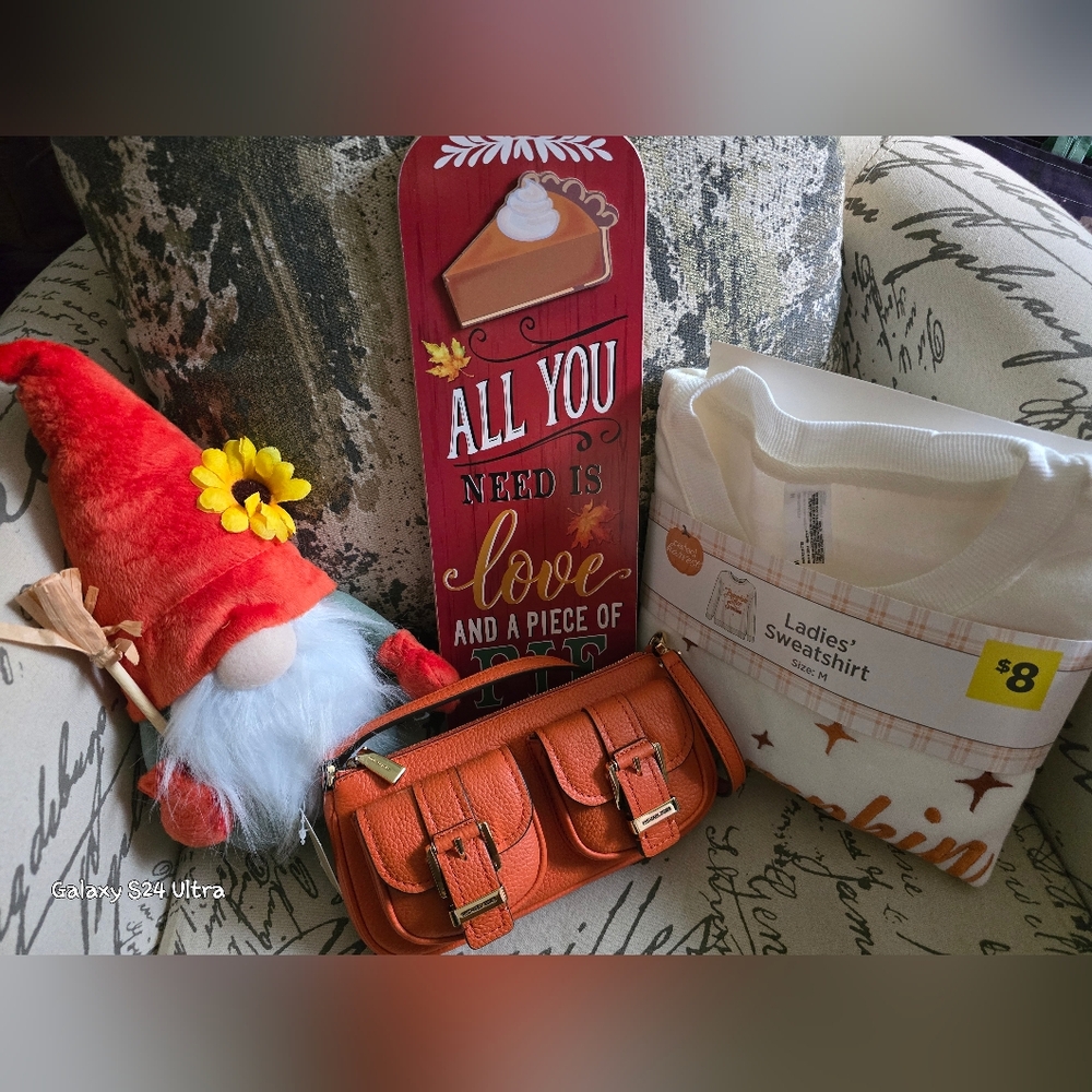 Ultimate Fall 4 Piece Set: Gnome, Sweatshirt, MK Purse NWT, & Fall Plaque NEW - Picture 4 of 10
